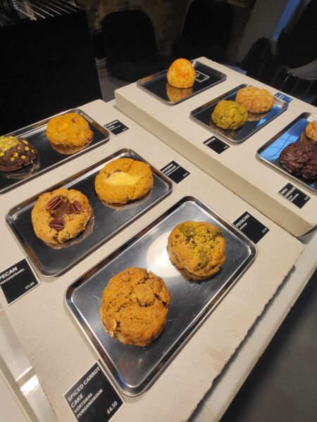 Syntisen hyviä keksejä