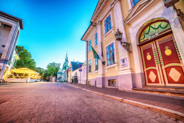 Pärnun hotellimatka + 1 yö Tallinnassa