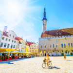 Tallinnan Raatihuoneentori kesällä
