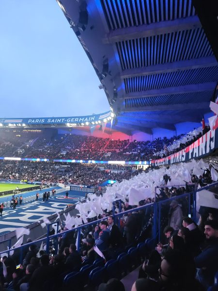 Paikallista jalkapallotunnelmaa