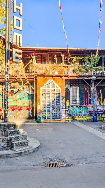 Värikäs ja omalaatuinen Metelkova
