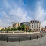 Hotellin julkisivu katukuvassa