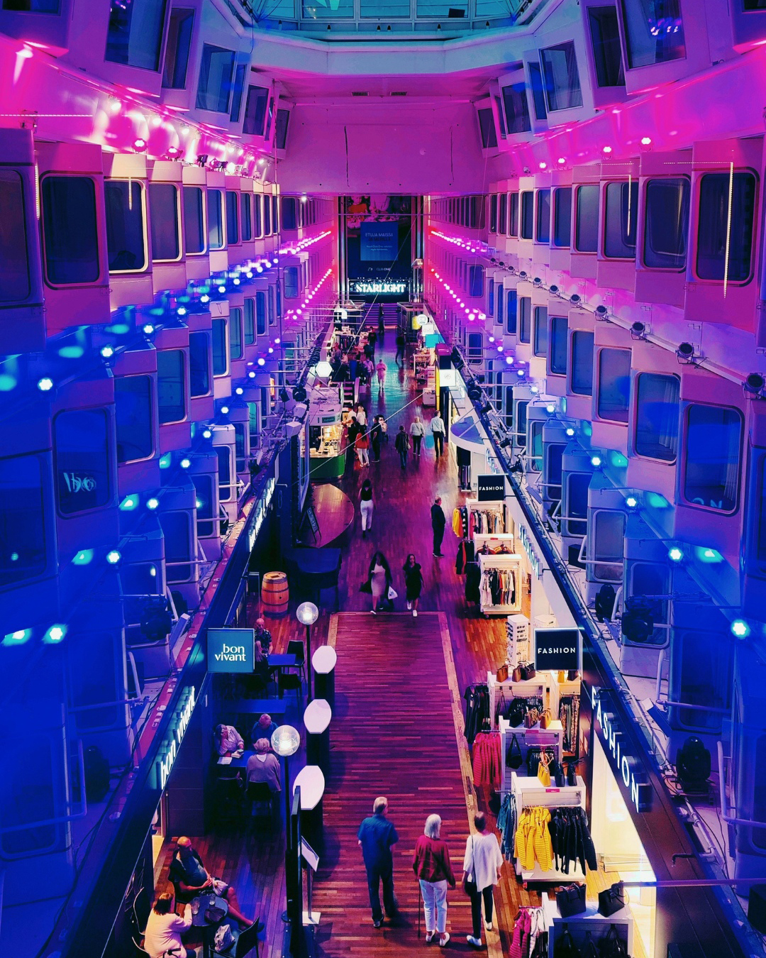TallinkSilja Päivä Tukholmassa, laivan kävelykatu