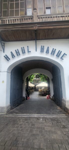 Perinteinen Hanu' lui Manuc -ravintola