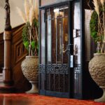 Portaat ja hissi yläkertoihin, Hestia Hotel Barons