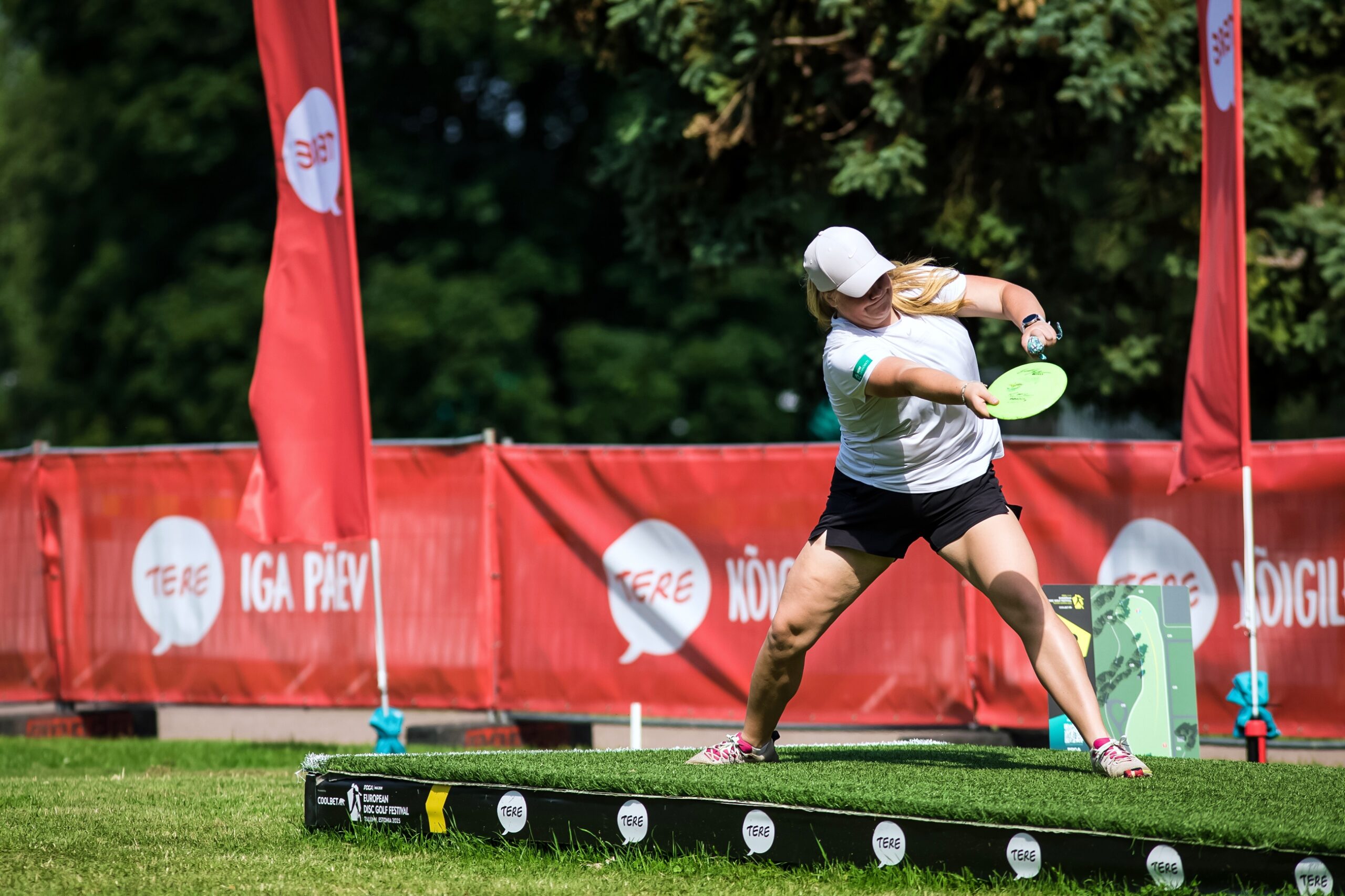 Eveliina Salonen-frisbeegolf