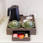 Standard-huoneen kahvi- ja teepöytä