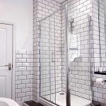 Glen Mhor Hotel kylpyhuone suihkulla