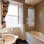 Glen Mhor Hotel kylpyhuone ammeella