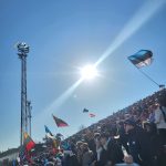Liput liehuvat A-katsomossa, Ampumahiihdon maailmancup Otepää 2026 📷 Anita Kantola